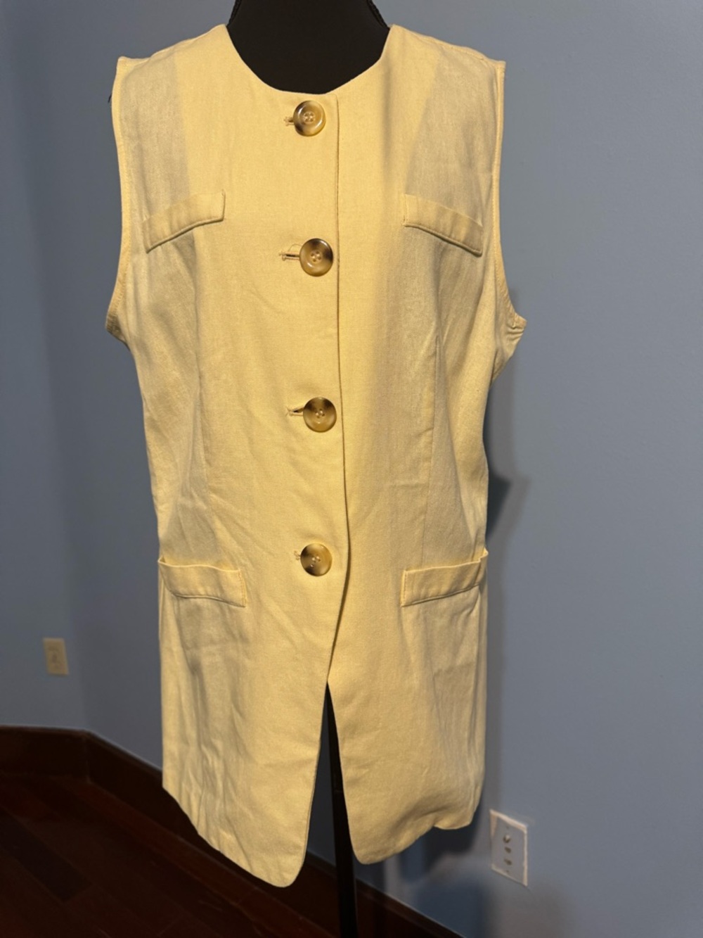 NWT linen  New York & Company Pale Yellow Sleeveless Button Front Vest 30% linen
